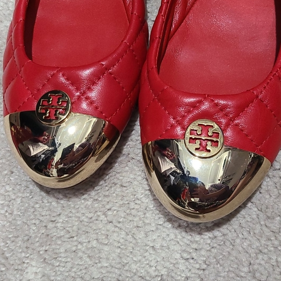 NEW: Tory Burch quilted leather Gold cap flats - Picture 2 of 4